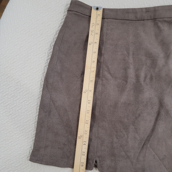 Just In Brown Faux Suede Mini Skirt Size Medium - Picture 6 of 12